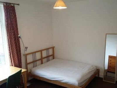 Beautiful furnished room, all bills included