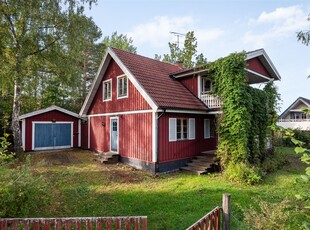 Villa till salu på Slipvägen 10 i Grisslehamn - Mäklarhuset