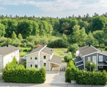 Friliggande villa - Segeltorp Stockholm