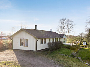 Villa till salu på Kullamossen 2 i Skövde - Mäklarhuset