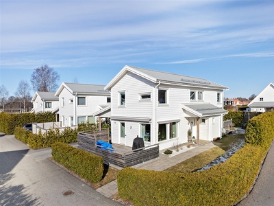 Villa till salu på Tuppa-Klaras väg 2 i Örebro - Mäklarhuset