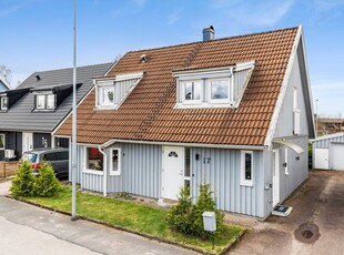 Villa till salu på Äppelvägen 43 i Smålandsstenar - Mäklarhuset