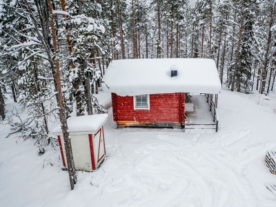 Tomt med mindre stuga och många möjligheter!