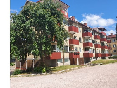 Hyr ett 2-rums lägenhet på 58 m² i Köping