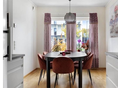 Hyr ett 5-rums hus på 123 m² i Stockholm