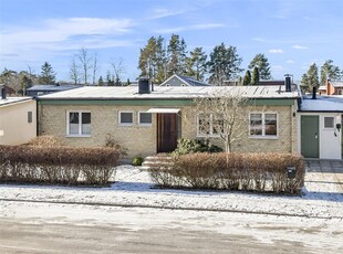 Villa till salu på Patrullgatan 8 i Västerås - Mäklarhuset