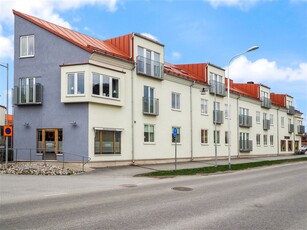 Radhus till salu på Blåhallonvägen 26d i Strängnäs - Mäklarhuset