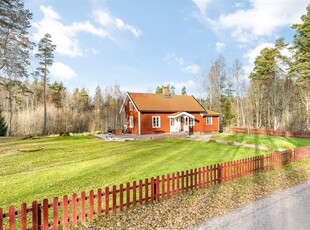 Villa till salu på Brobacken Larsabo i Skövde - Mäklarhuset