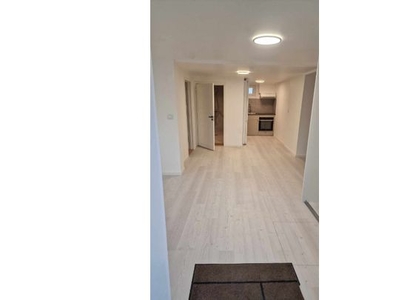 Hyr ett 3-rums hus på 80 m² i Täby