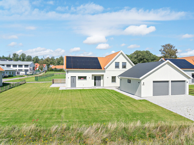 Villa till salu på Cellovägen 6 i Falkenberg - Mäklarhuset