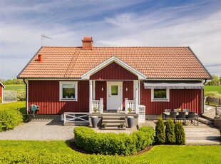 Villa till salu på Hovby Ängsbo 1 i Lidköping - Mäklarhuset