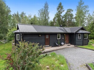 Villa till salu på Rävsnäs bryggväg 7A i Gräddö - Mäklarhuset