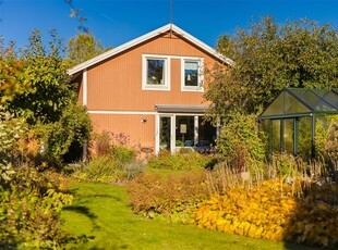 Kedjehus till salu på Plantskolegatan 13 i Lidköping - Mäklarhuset