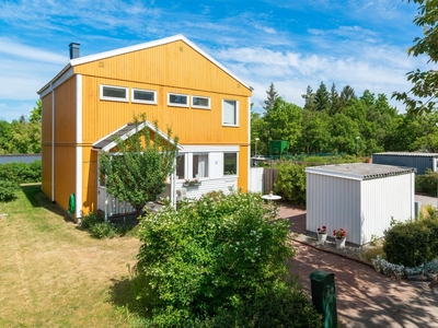 IDYLLISKT BOENDE PÅ POPULÄRA BLOMSTERKUNGSVÄGEN!