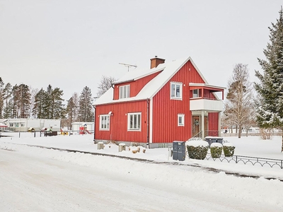 Renoveringsdröm centralt i Rydaholm! Perfekt för familjer – nära skolor och matbutiker.