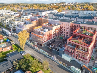 Stora trivselvärden och dubbla balkonger för sköna och lata sommardagar.