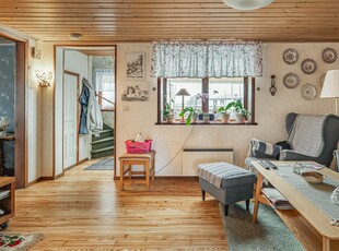 Villa till salu på Centrumvägen 21 i Åsarp - Mäklarhuset