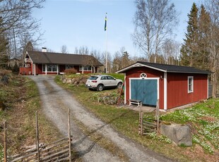 Villa till salu på Ösbacken 1 i Norrtälje - Mäklarhuset