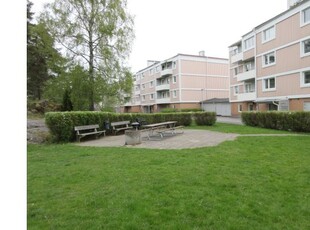 Hyr ett 4-rums lägenhet på 93 m² i Trollhättan