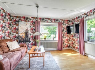 Villa till salu på Södergatan 30 i Ekeby - Mäklarhuset