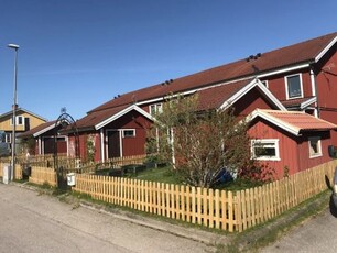 Storvik: Stor fyra med trädgård