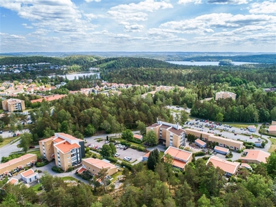 Radhus till salu på Kyrkvägen 7 A i Mölnlycke - Mäklarhuset