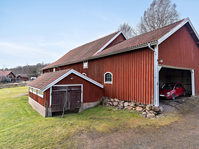 Villa till salu på Östad byväg 10 i Sjövik - Mäklarhuset