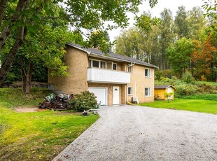 Villa till salu på Källsåsvägen 1 i Hagfors - Mäklarhuset