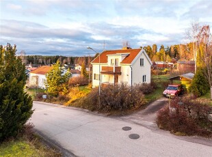 Villa till salu på Rullstensvägen 16 i Hagfors - Mäklarhuset