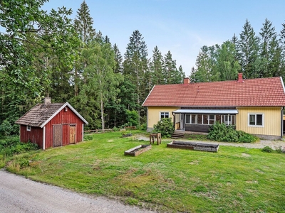 Lantlig villa nära skog och sjö!