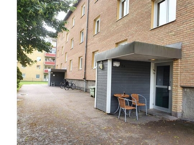 Hyr ett 2-rums lägenhet på 62 m² i Köping