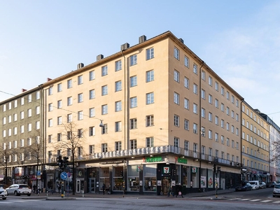 Renoveringschans med centralt läge på Södermalm. 118 kvm med 0 kr i avgift. Förening som äger marken