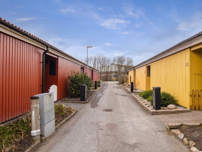 Radhus till salu på Olofsbergsgatan 28 i Lidköping - Mäklarhuset