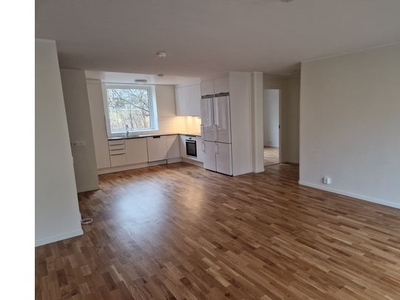 Hyr ett 3-rums lägenhet på 76 m² i Köping