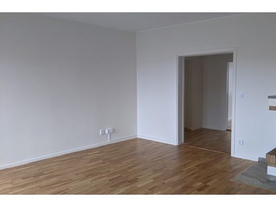 Hyr ett 4-rums lägenhet på 95 m² i Köping