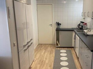 1 bedroom apartment good for student or couples .. close to everywhere