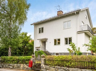 Villa till salu på i Bromma - Mäklarhuset