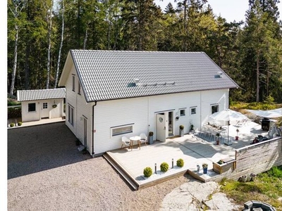 Hyr ett 7-rums hus på 178 m² i Värmdö