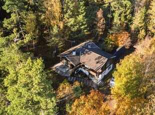 Villa till salu på Vettershaga norra byväg 16 i Bergshamra - Mäklarhuset