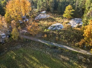 Tomt till salu på Vettershaga norra byväg 18 i Bergshamra - Mäklarhuset