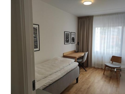 Inviting 2-bedroom apartment next to Varvsparken