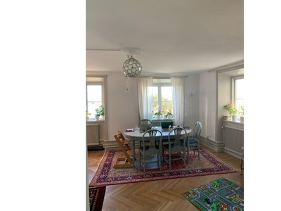 Hyr ett 4-rums lägenhet på 100 m² i Stockholm